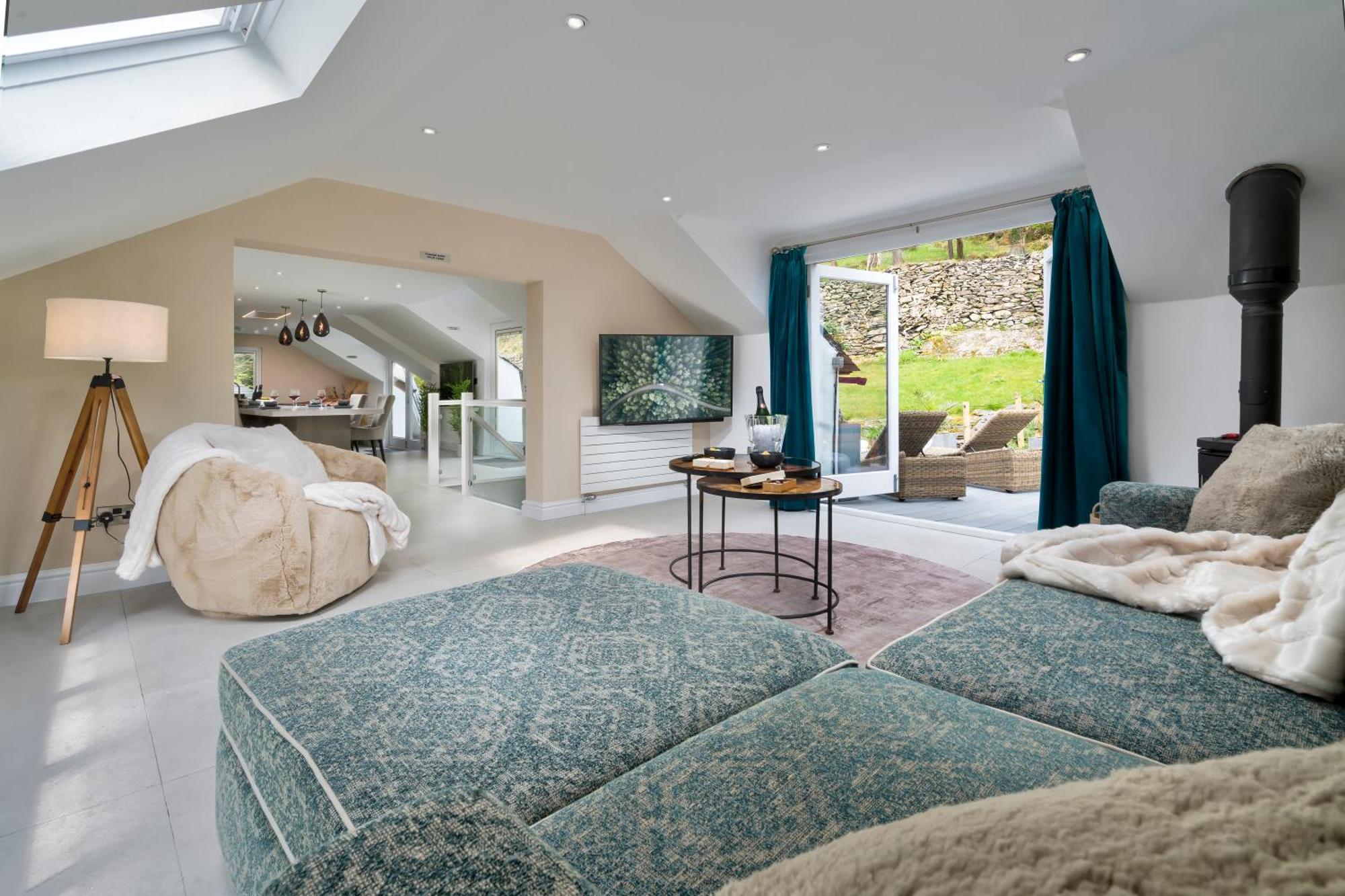 Aphrodites Group - Luxury Hot Tub Suites In Central Lake District! Боунесс-он-Віндермір Екстер'єр фото