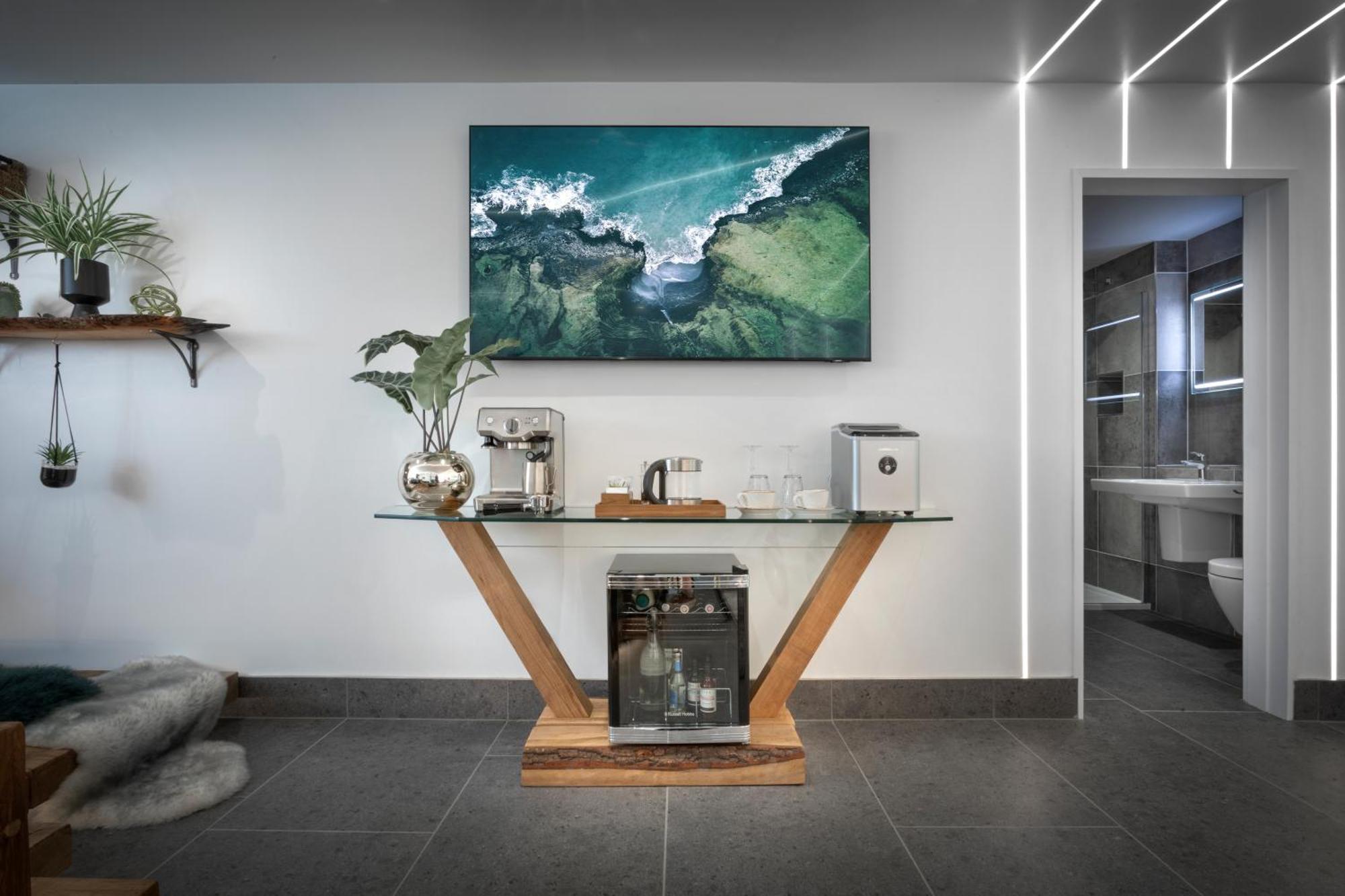 Aphrodites Group - Luxury Hot Tub Suites In Central Lake District! Боунесс-он-Віндермір Екстер'єр фото