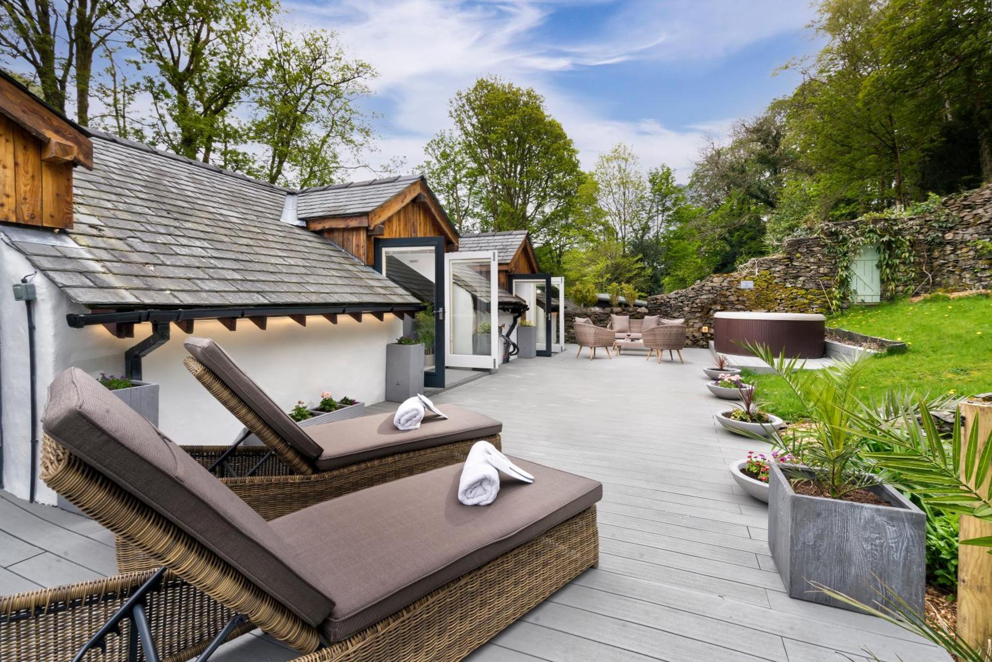 Aphrodites Group - Luxury Hot Tub Suites In Central Lake District! Боунесс-он-Віндермір Екстер'єр фото