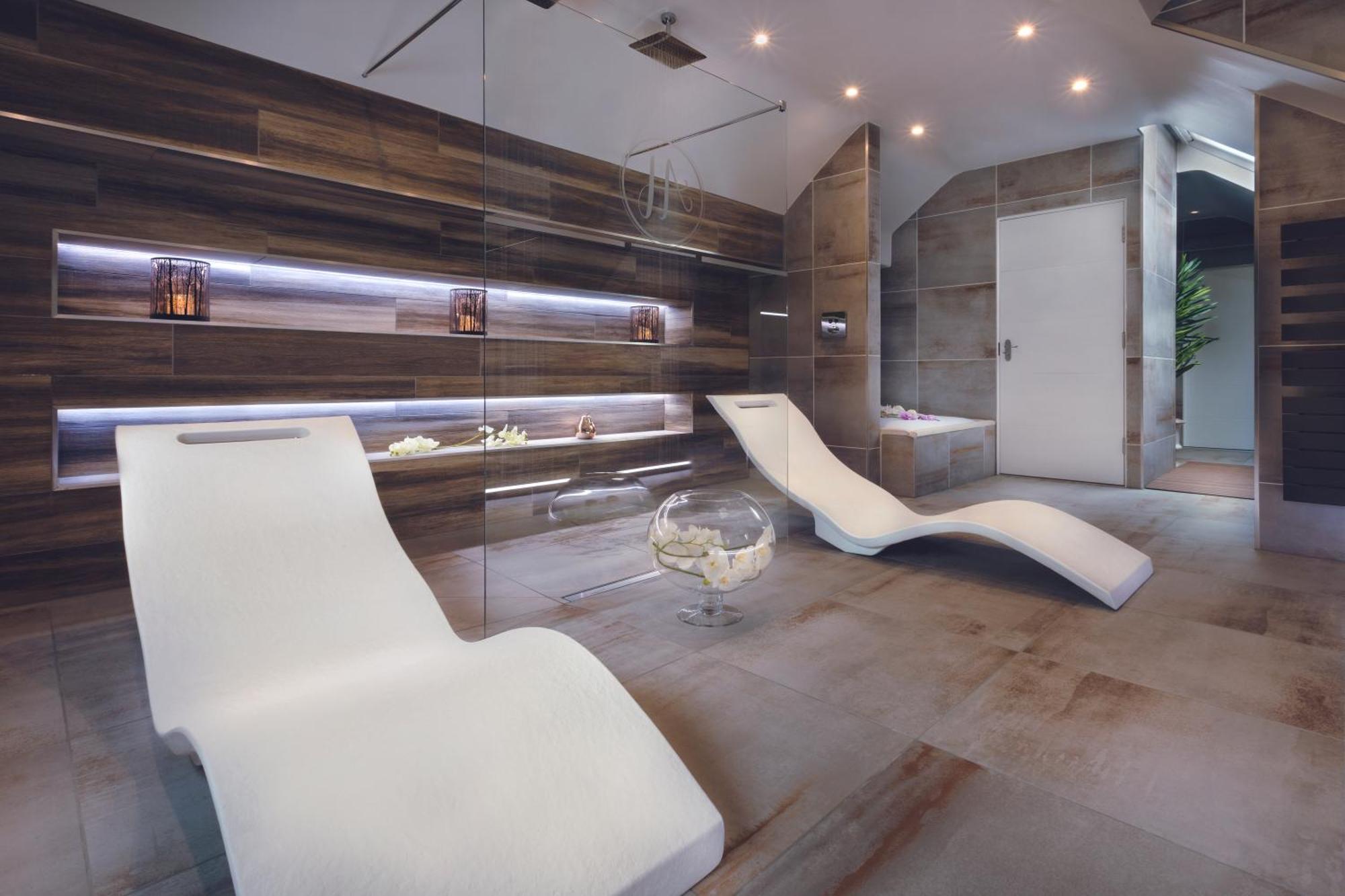 Aphrodites Group - Luxury Hot Tub Suites In Central Lake District! Боунесс-он-Віндермір Екстер'єр фото