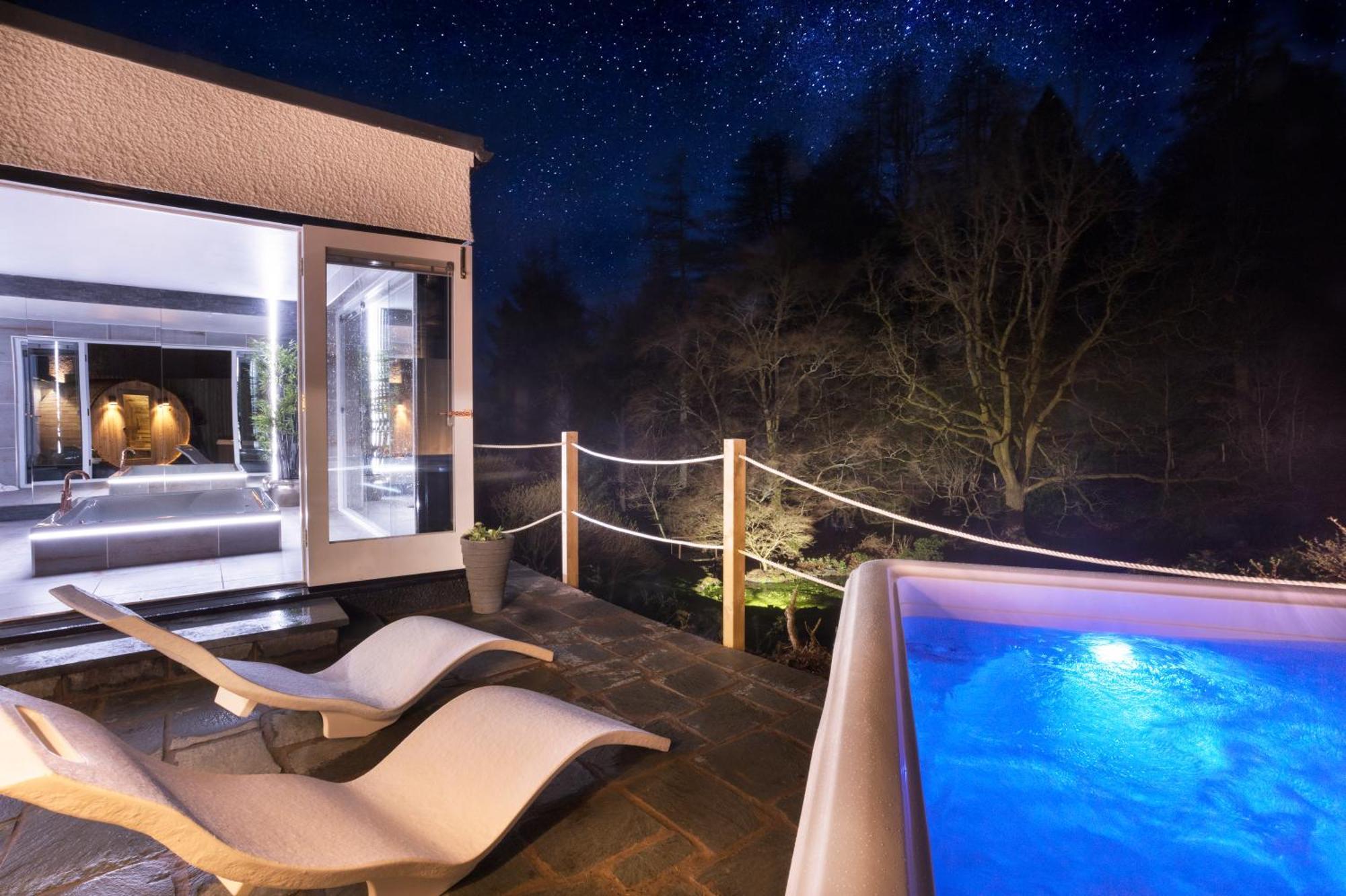 Aphrodites Group - Luxury Hot Tub Suites In Central Lake District! Боунесс-он-Віндермір Екстер'єр фото