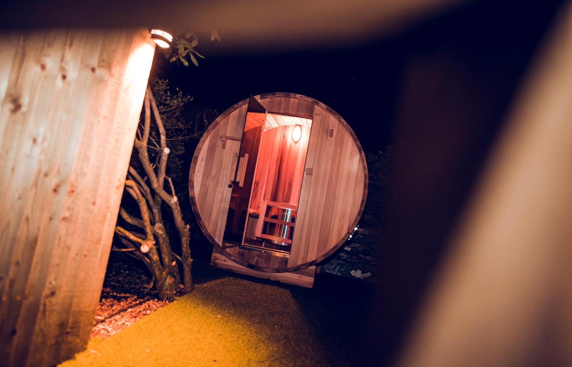 Aphrodites Group - Luxury Hot Tub Suites In Central Lake District! Боунесс-он-Віндермір Екстер'єр фото