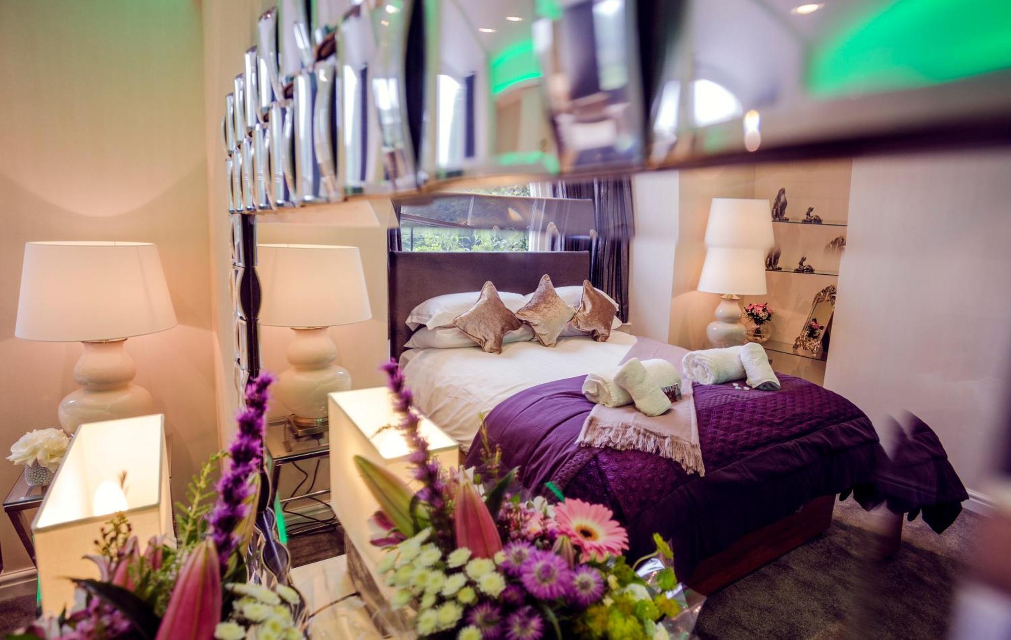 Aphrodites Group - Luxury Hot Tub Suites In Central Lake District! Боунесс-он-Віндермір Екстер'єр фото