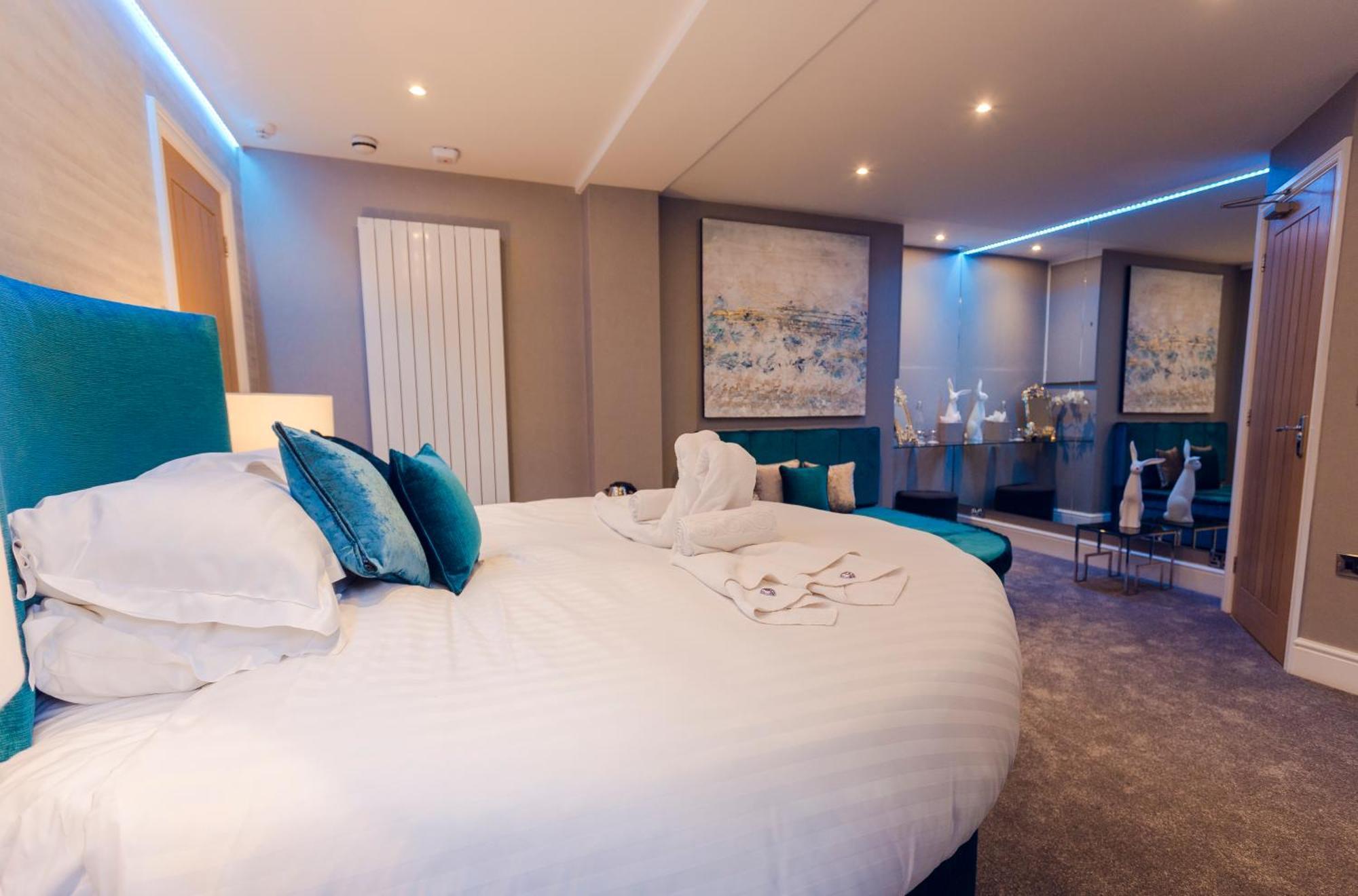 Aphrodites Group - Luxury Hot Tub Suites In Central Lake District! Боунесс-он-Віндермір Екстер'єр фото