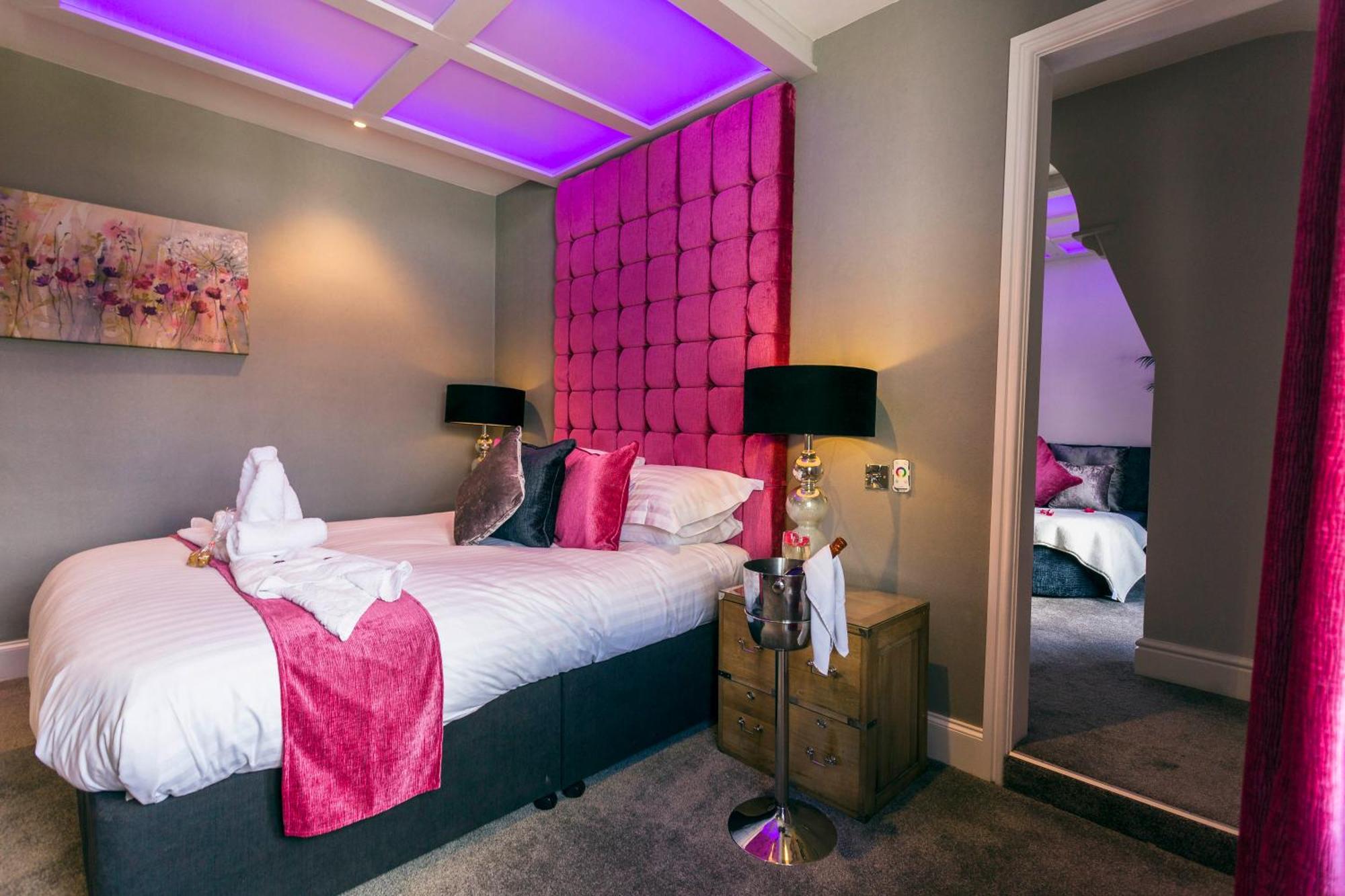 Aphrodites Group - Luxury Hot Tub Suites In Central Lake District! Боунесс-он-Віндермір Екстер'єр фото