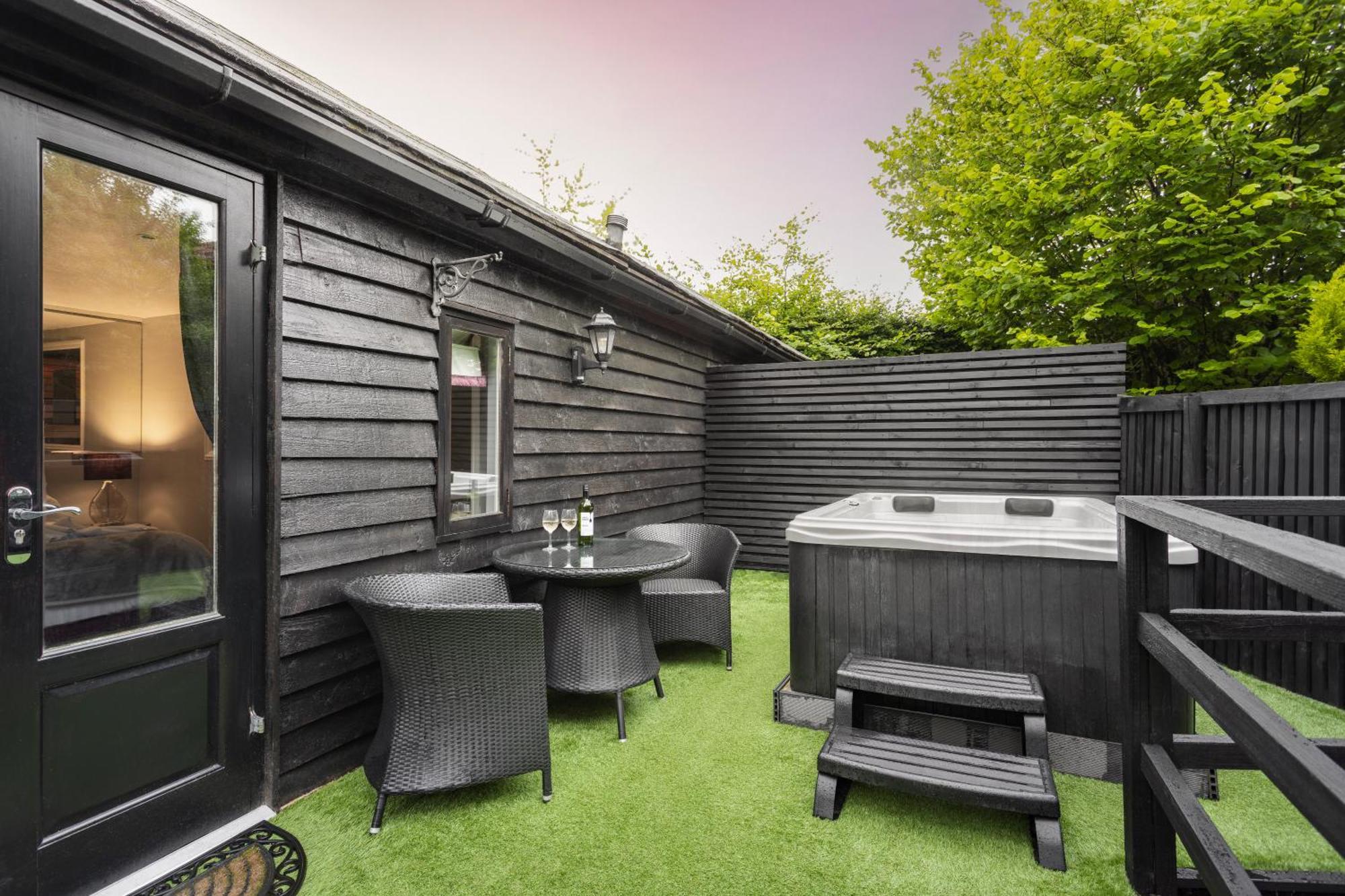 Aphrodites Group - Luxury Hot Tub Suites In Central Lake District! Боунесс-он-Віндермір Екстер'єр фото