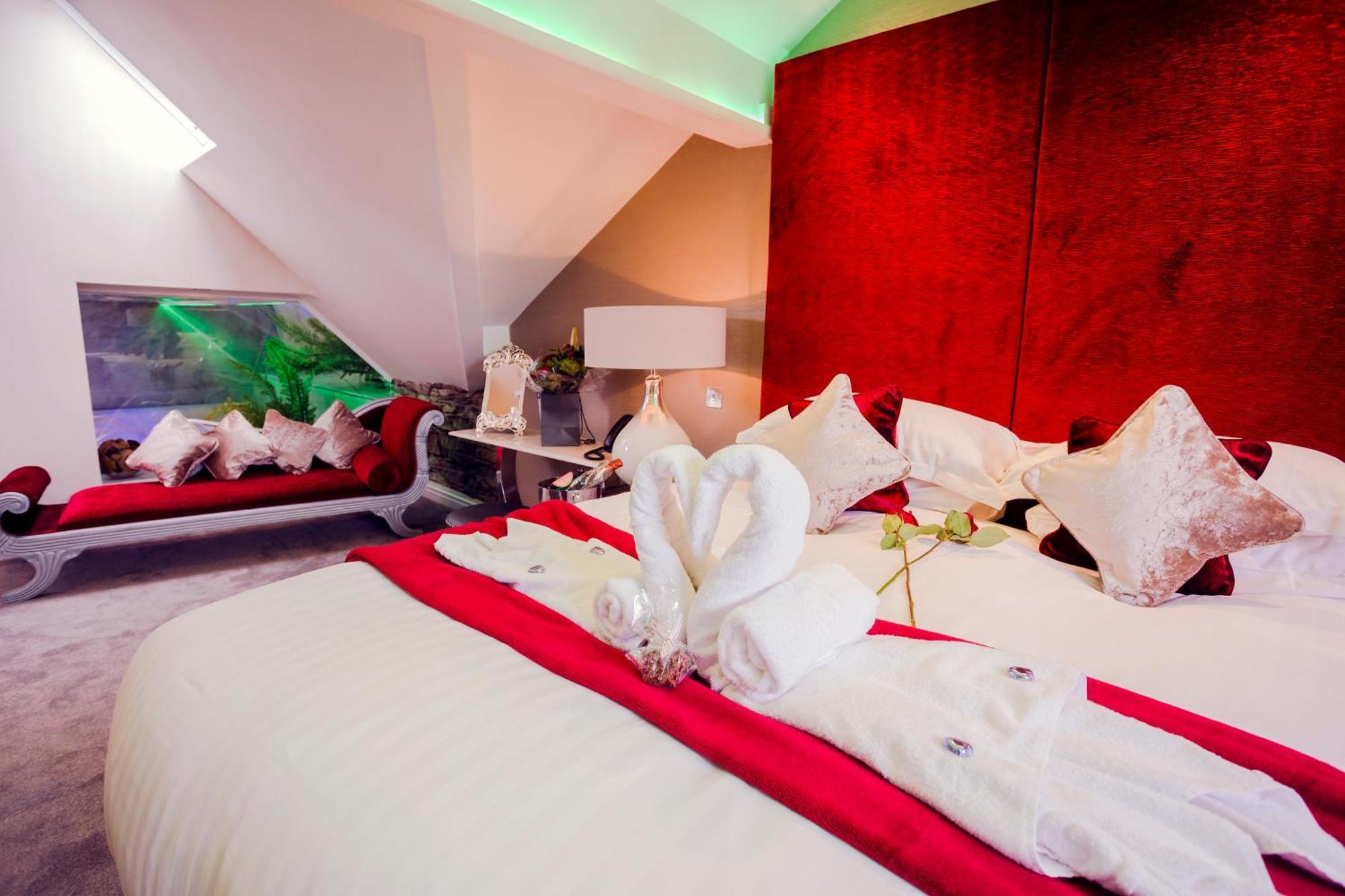 Aphrodites Group - Luxury Hot Tub Suites In Central Lake District! Боунесс-он-Віндермір Екстер'єр фото