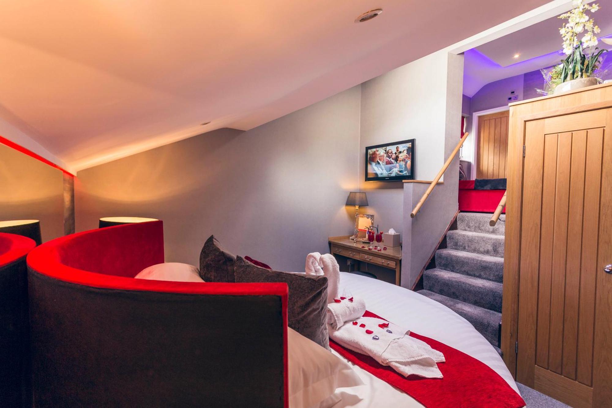 Aphrodites Group - Luxury Hot Tub Suites In Central Lake District! Боунесс-он-Віндермір Екстер'єр фото