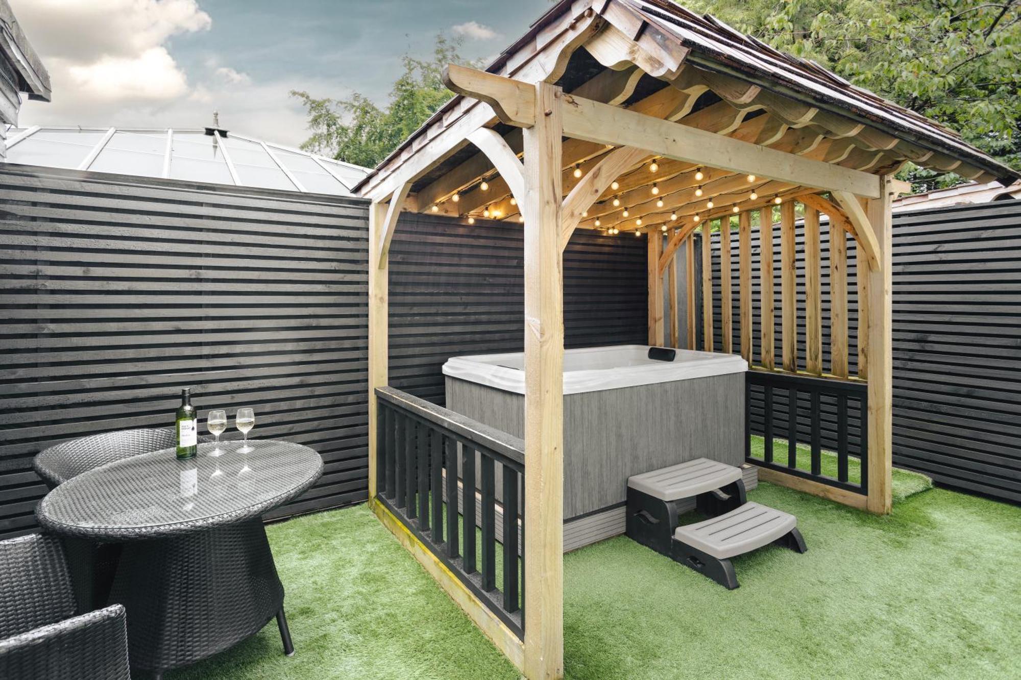 Aphrodites Group - Luxury Hot Tub Suites In Central Lake District! Боунесс-он-Віндермір Екстер'єр фото