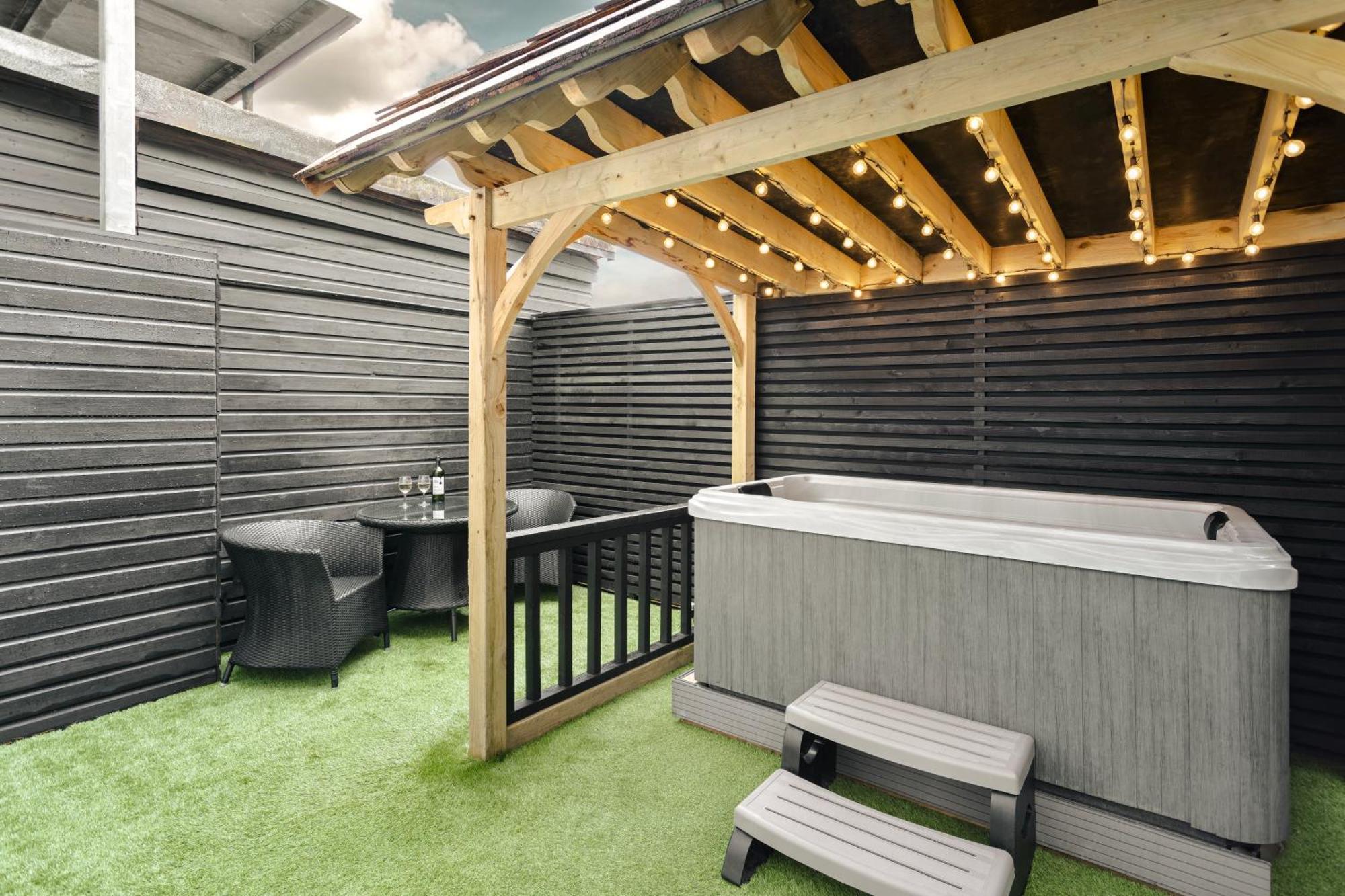 Aphrodites Group - Luxury Hot Tub Suites In Central Lake District! Боунесс-он-Віндермір Екстер'єр фото